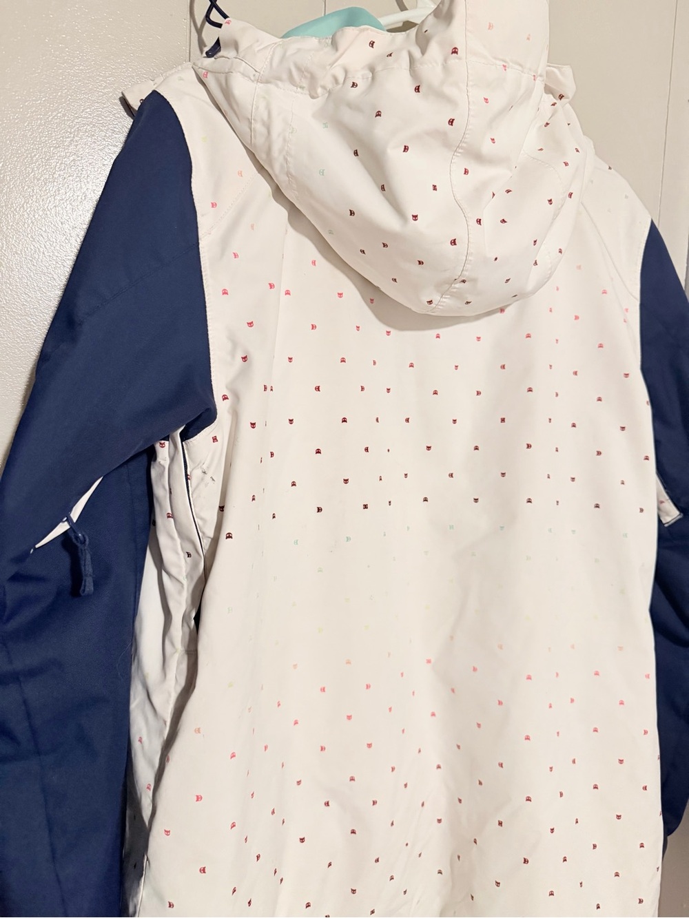 DC Women’s White Jacket with Navy Sleeves - Picture 10 of 14